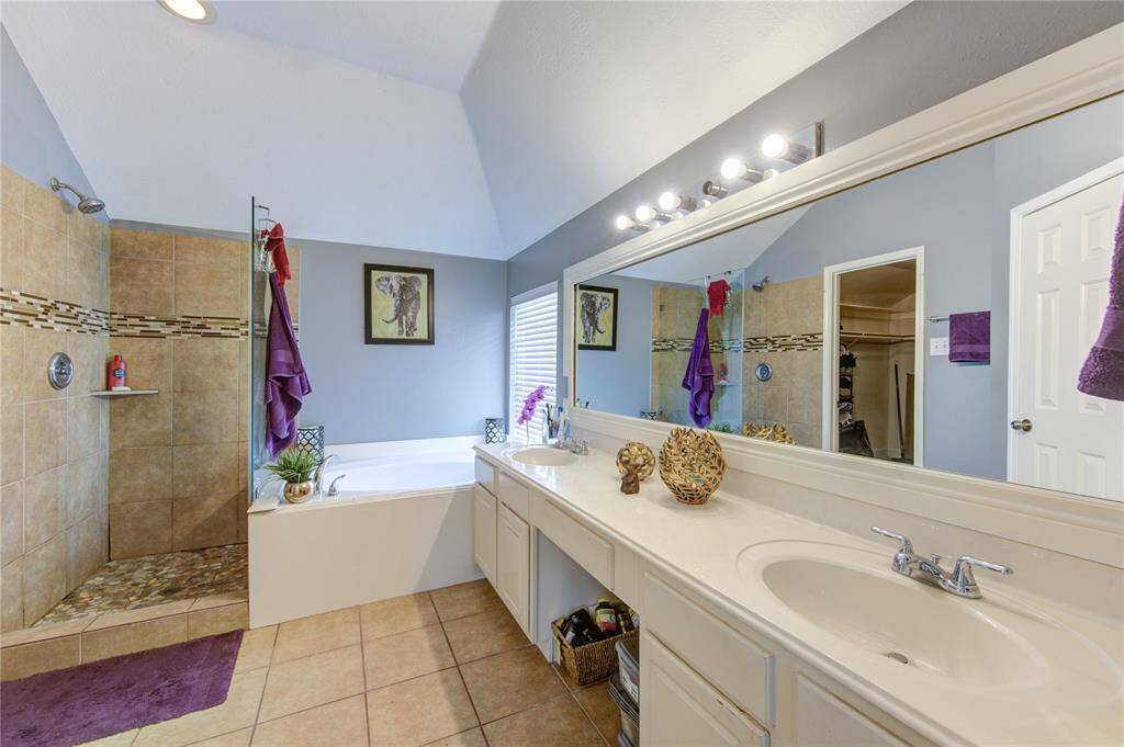 Cute Primary Bath!