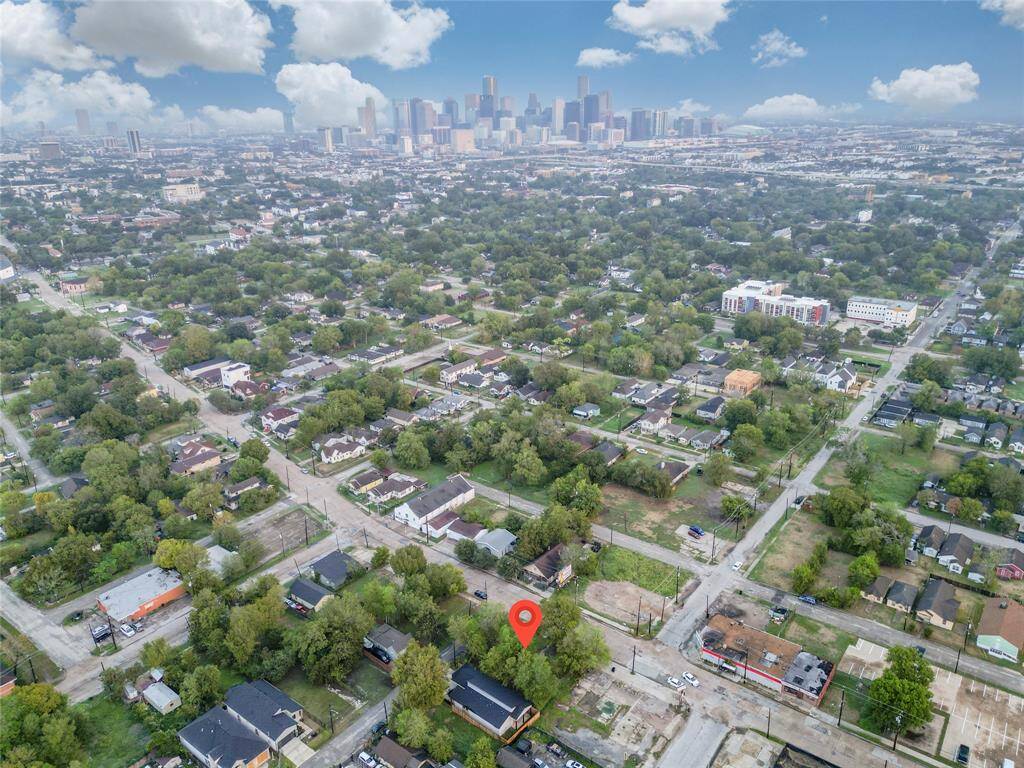 VIEWS WITH DOWNTOWN HOUSTON