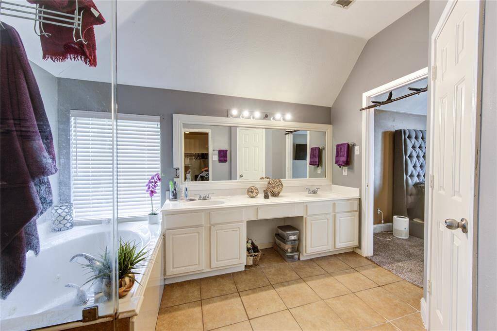 Separate Soaking Tub and Shower!