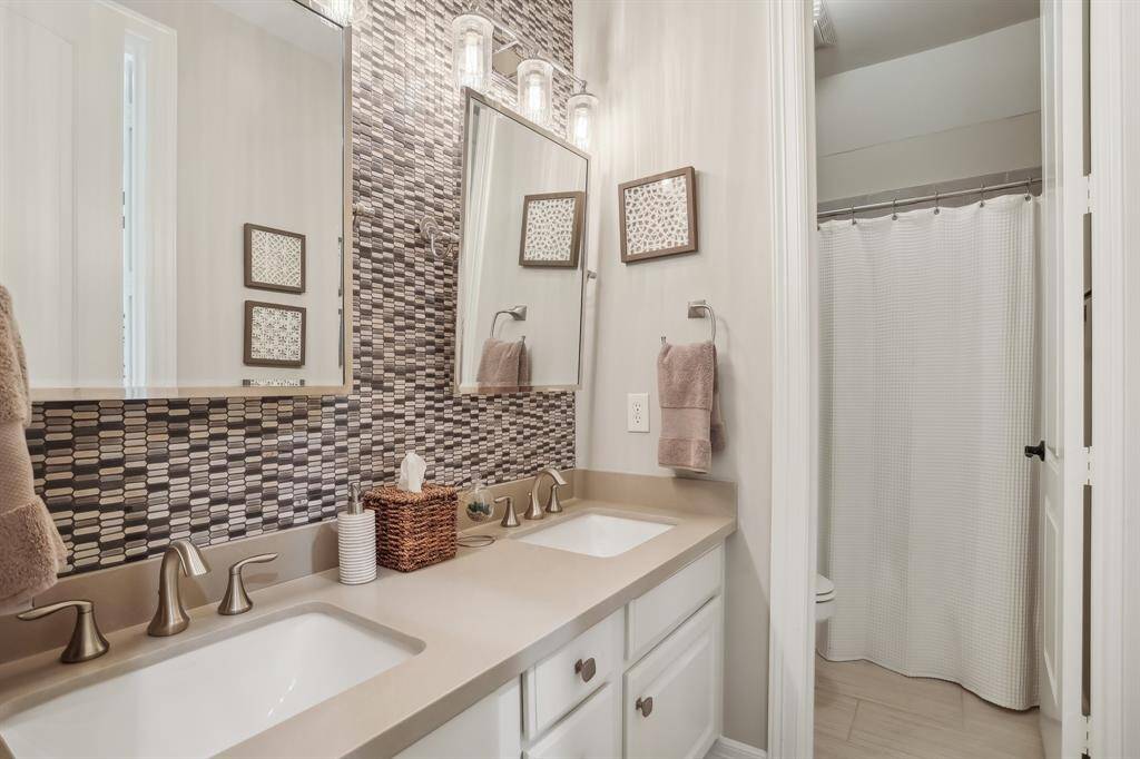 Secondary bath with double sinks and tub/shower combo