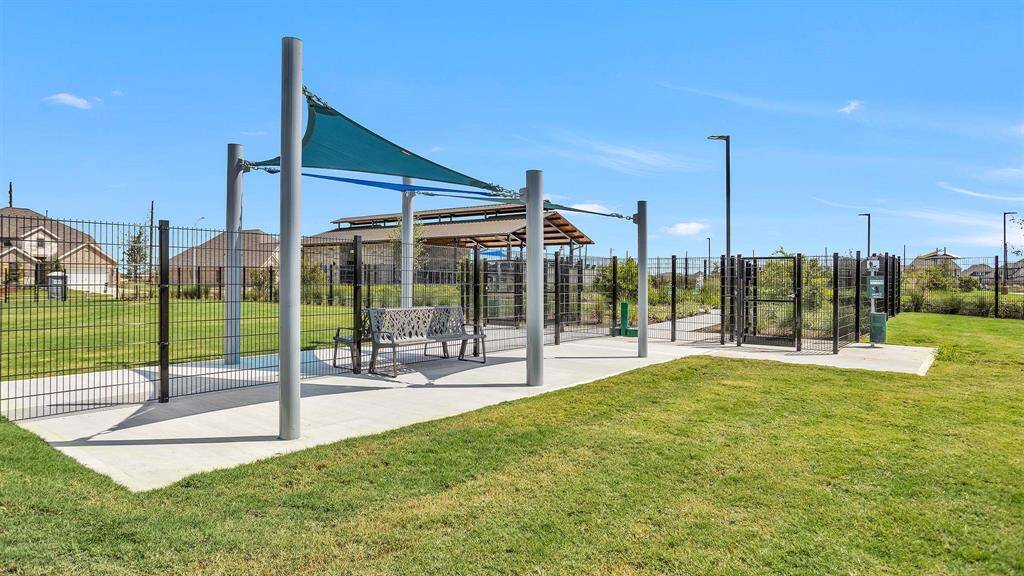 Welcome to the beautiful community of StoneCreek Estates, located in Richmond, Texas, zoned to Lamar Consolidated ISD