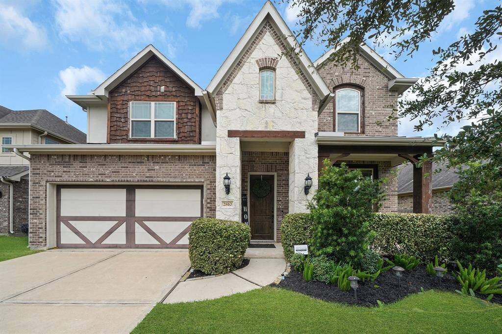 Welcome home to 2810 Parkside Village