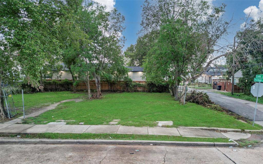 FRONT VIEW OF THE PROPERTY/NEW CONSTRUCTION BEHIND THE LOT!