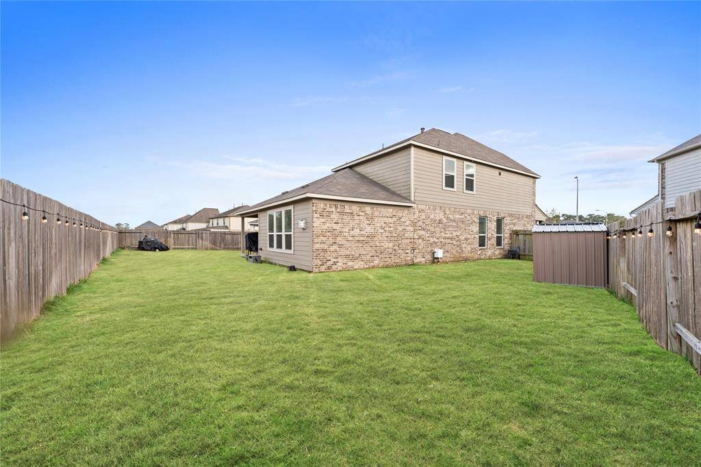 Spacious backyard, ideal for bbq and family gathers