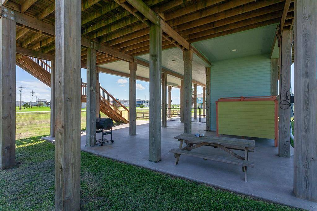 Area for dining and just enjoying the great outdoors!