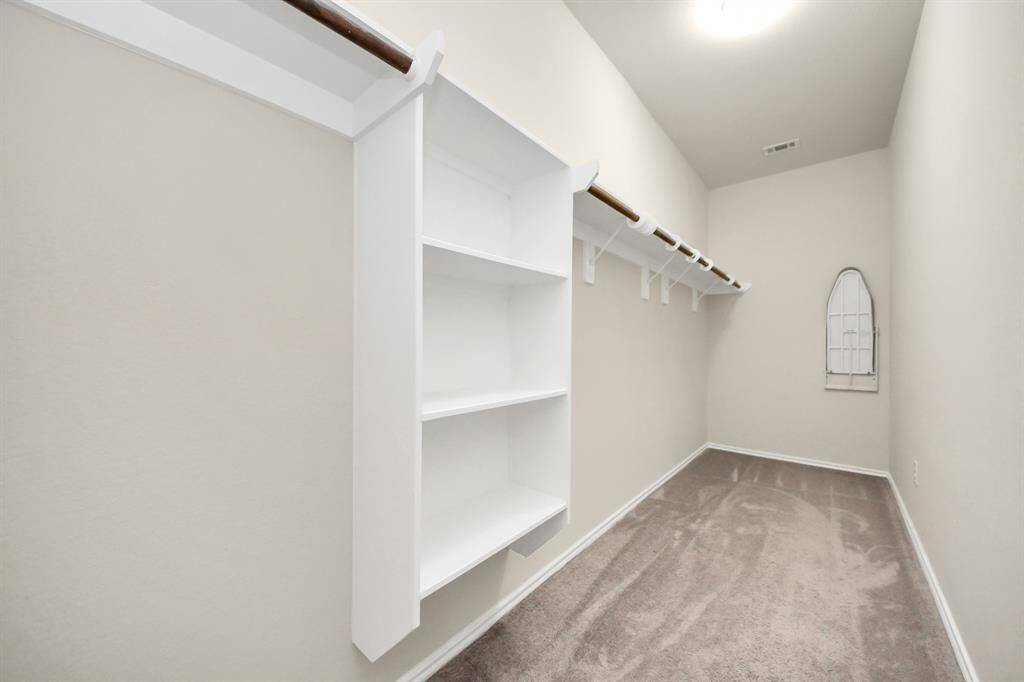 Wide-ranging primary closet
