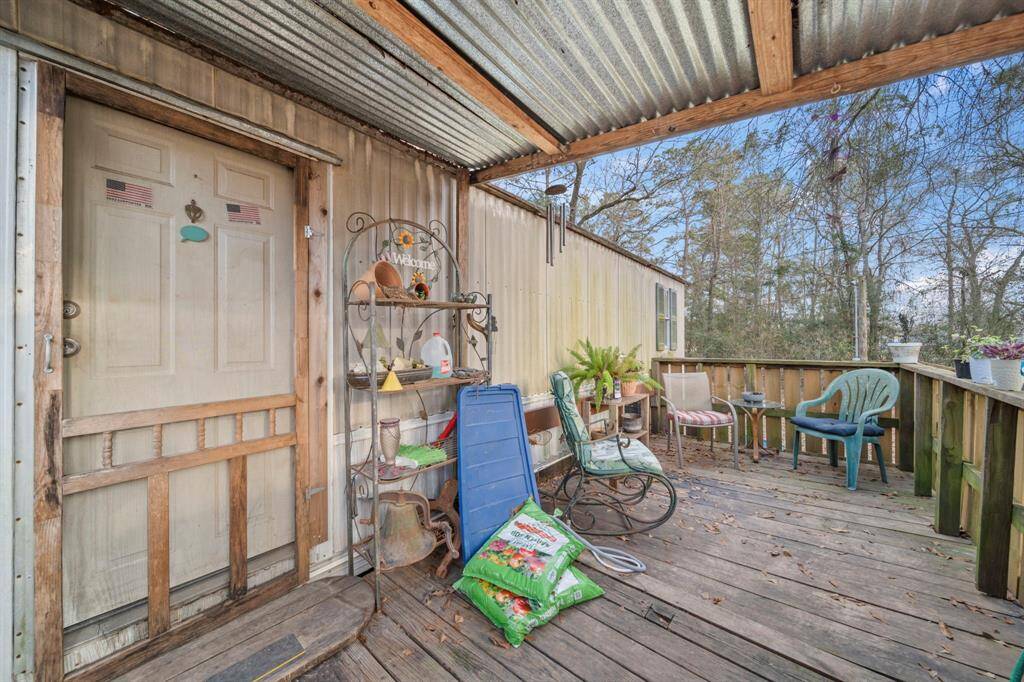 Secondary home deck