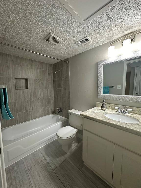 Full bathroom number 2 .