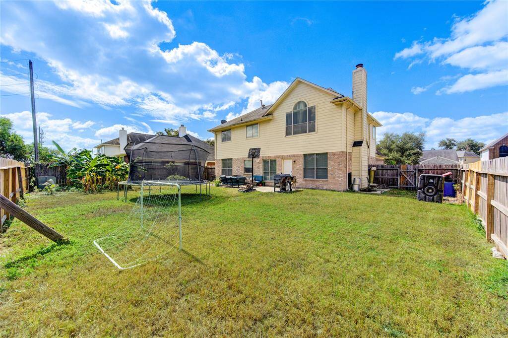 Large Backyard!