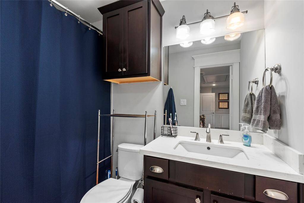 Another stylish bathroom, providing convenience and comfort for family or guests