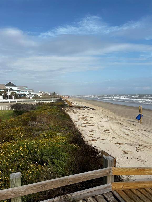 Neighborhood private beach on Bolivar Island