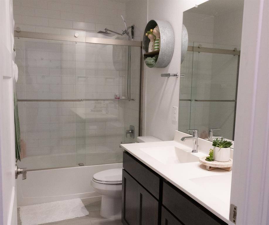 Bathroom 2nd Floor