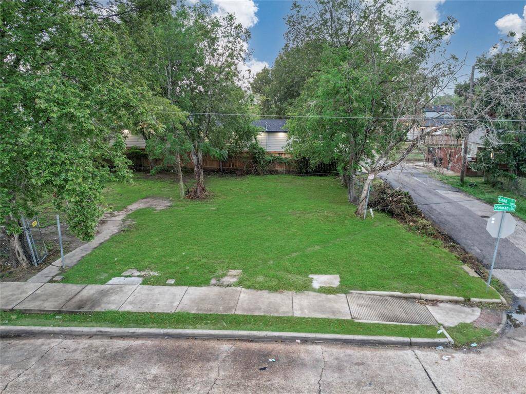 FRONT VIEW OF THE PROPERTY
