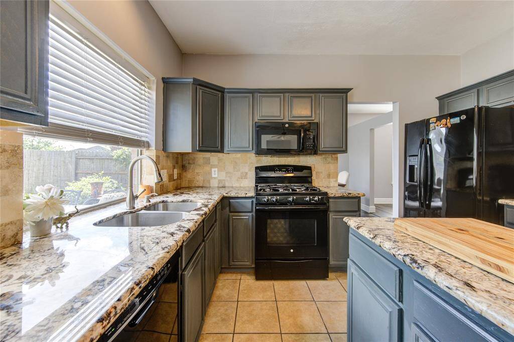 Lots of Cabinet Space!