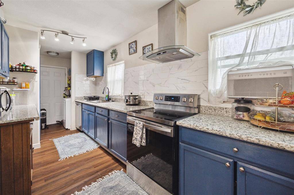 Updated kitchen and appliances.