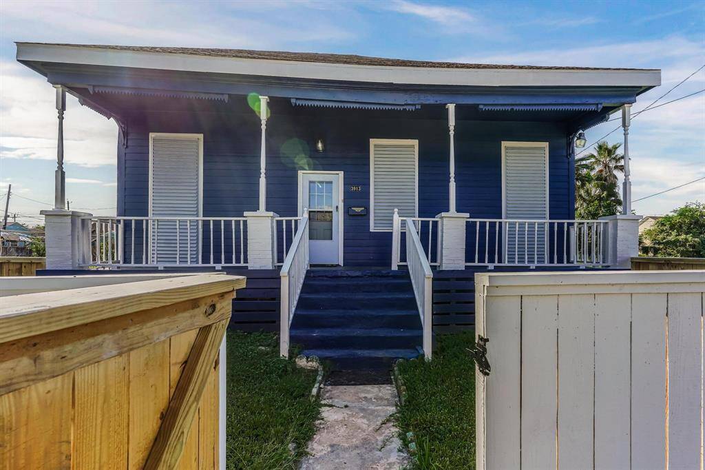 Freshly painted exterior with exquisite custom trim.