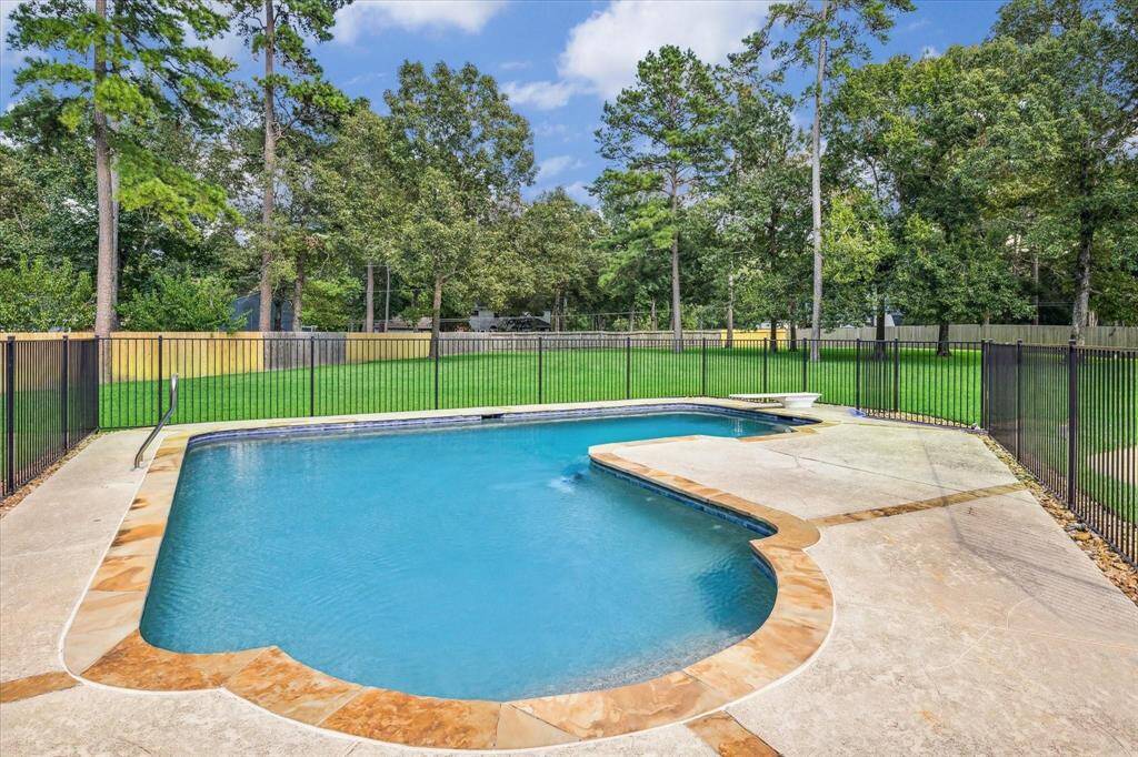 Large Sparkling Pool with New Timers and Pump