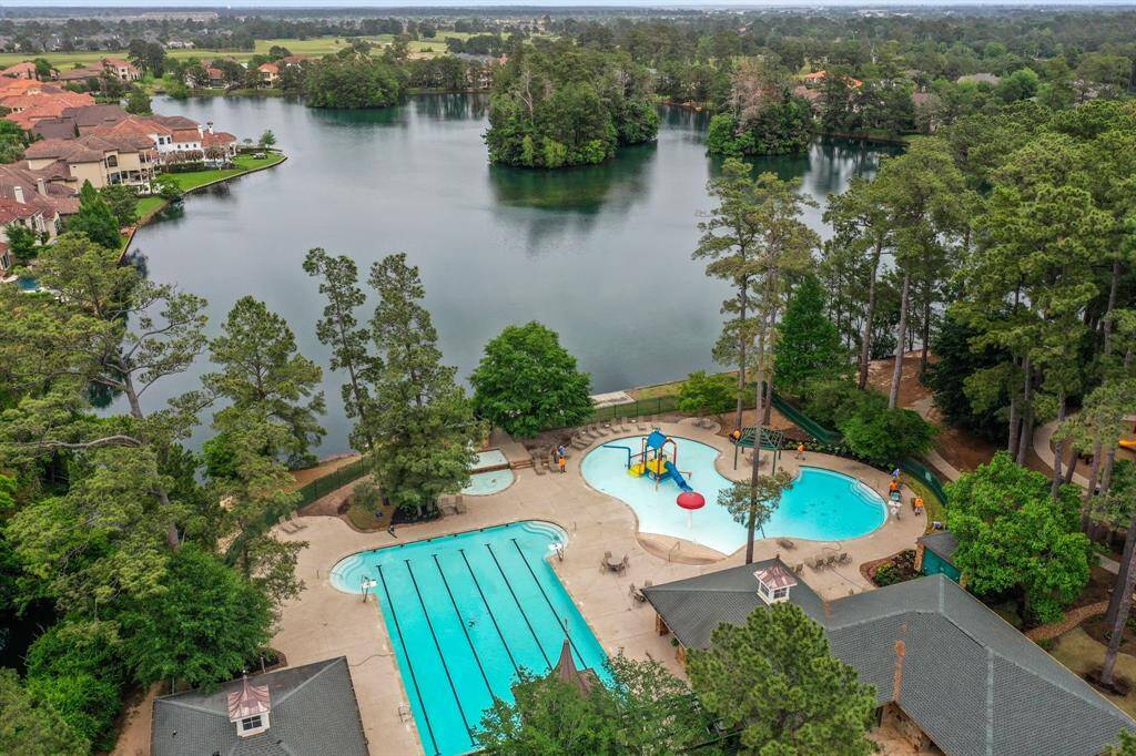 The Aquatic Complex includes an ATHLETIC POOL #1: 8-lane 25-yard competition pool. Home of the Gleannloch Gators swim team.  A RECREATION CENTER POOL #2: includes an adult pool and kiddie activity pool with water features. THE BLUFF POOL #3– a lazy pool.