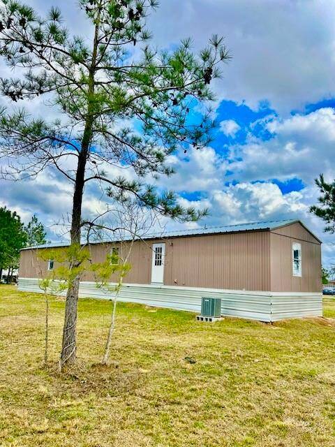 Plenty of yard space!