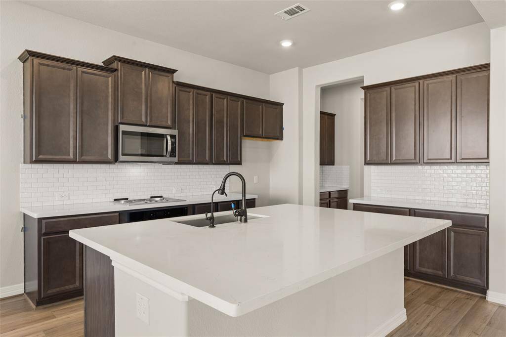 Note: Sample product photo. Actual exterior and interior selections may vary by homesite.