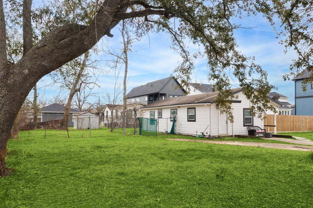 Lot 9 to left of single family residence is also available for purchase