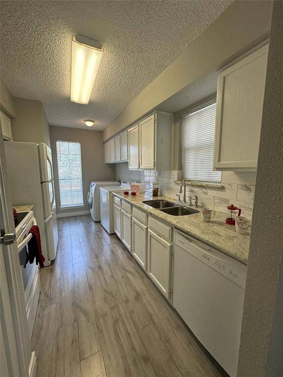 Nice kitchen with granite countertops.