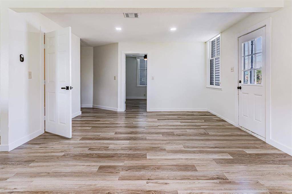 Welcoming entryway with easy flow from the dining room.