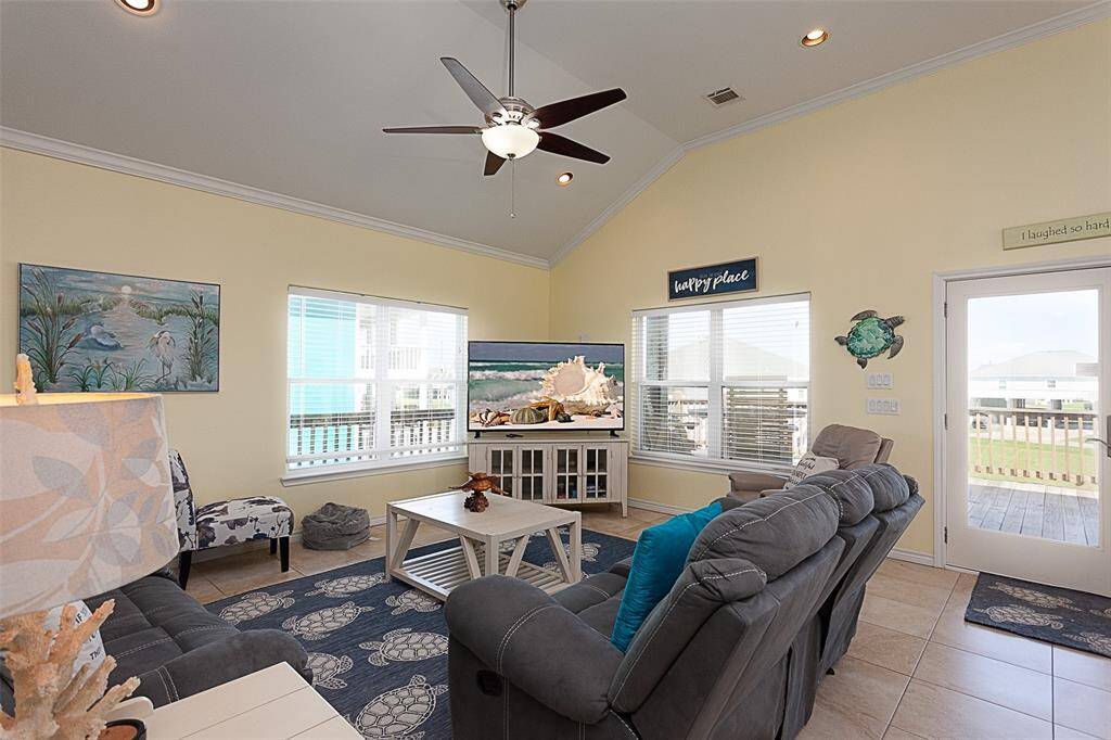 View of the front of the living space from the entry to the bedroom hallway.