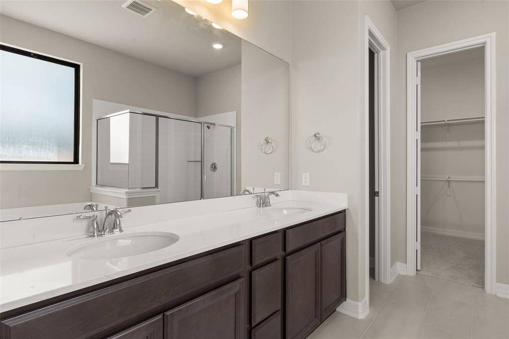 Note: Sample product photo. Actual exterior and interior selections may vary by homesite.