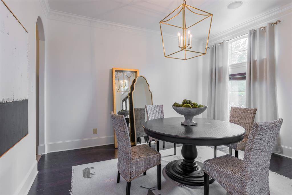 Front facing formal dining area or could be used as a sitting room.