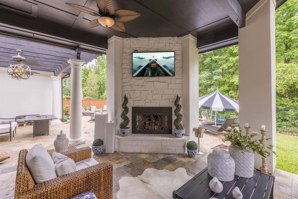 Beautiful covered outdoor living area right off kitchen