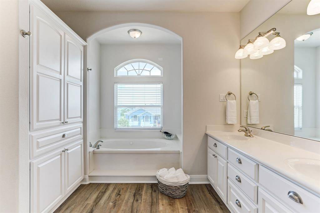 Relax in your spa bath with jetted tub and additional shower while enjoying views high up over the nature preserve lakes