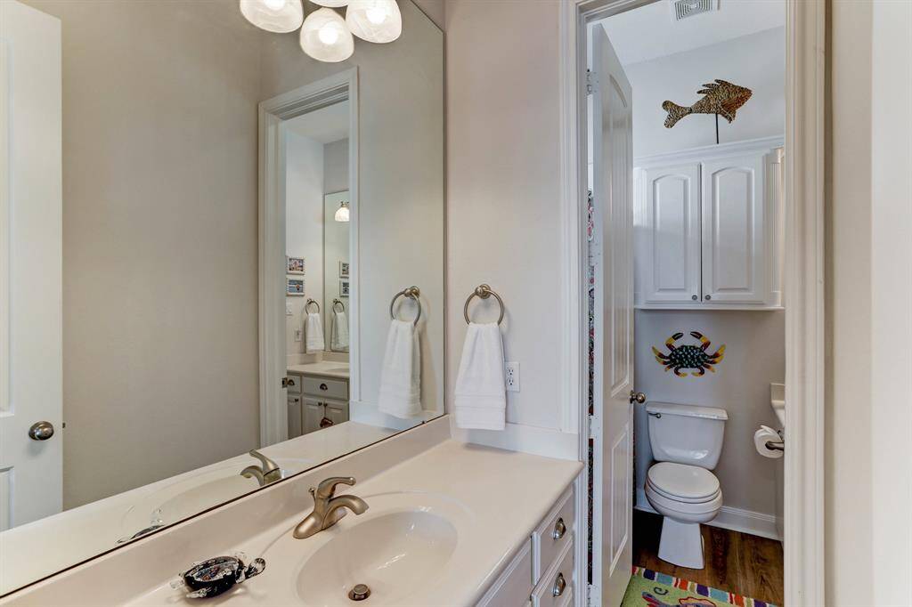 Dressing area ensuite with queen bedroom