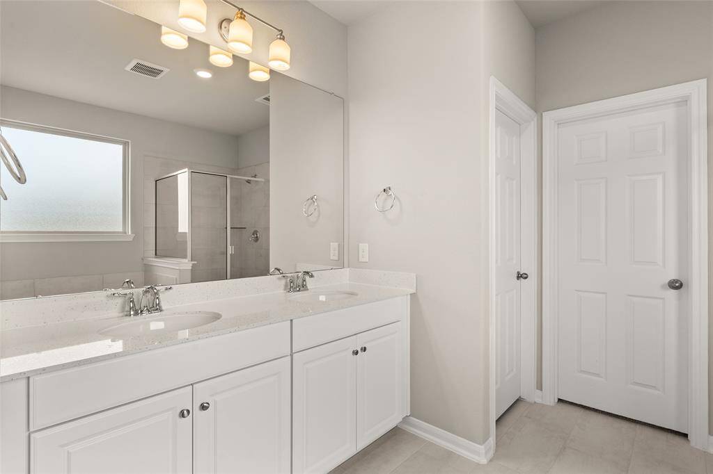 Note: Sample product photo. Actual exterior and interior selections may vary by homesite.
