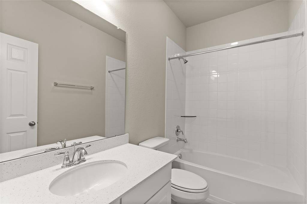 Note: Sample product photo. Actual exterior and interior selections may vary by homesite.