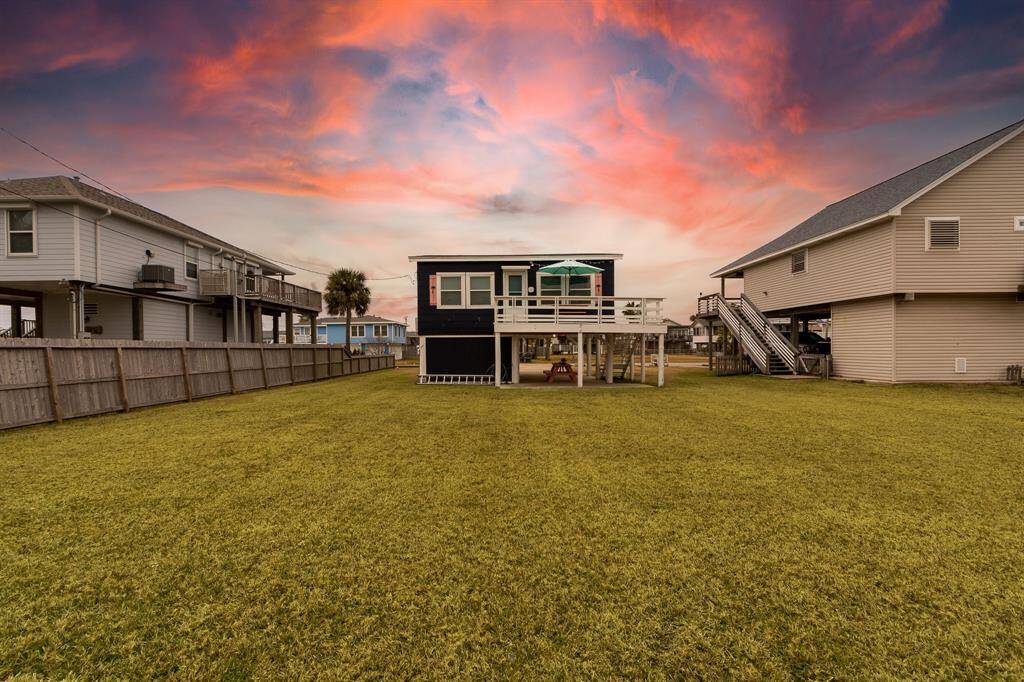Backyard space in this oversized lot 8020 sq ft. Plenty of room to put in a pool or for yard games.Ideal for outdoor activities and potential for landscaping or recreational use.
