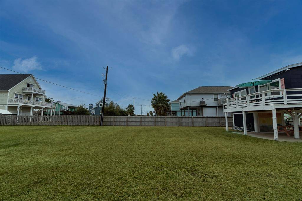 Backyard space in this oversized lot 8020 sq ft. Plenty of room to put in a pool or for yard games. Ideal for outdoor activities and potential for landscaping or recreational use