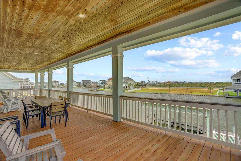 UPPER LEVEL DECK IS FRAMED BY STURDY COLUMNS AND RAILINGS, PROVIDING AN UNOBSTRUCTED VIEW OF THE CANAL.