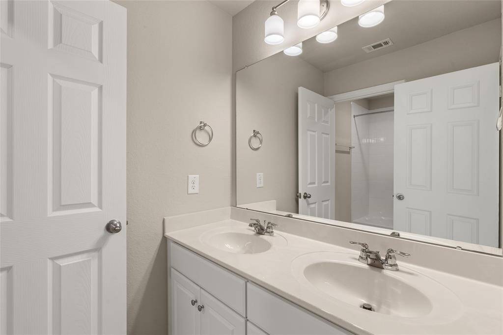 Note: Sample product photo. Actual exterior and interior selections may vary by homesite.