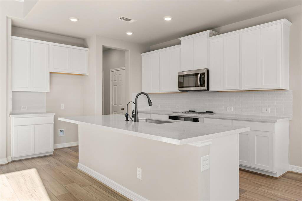 Note: Sample product photo. Actual exterior and interior selections may vary by homesite.