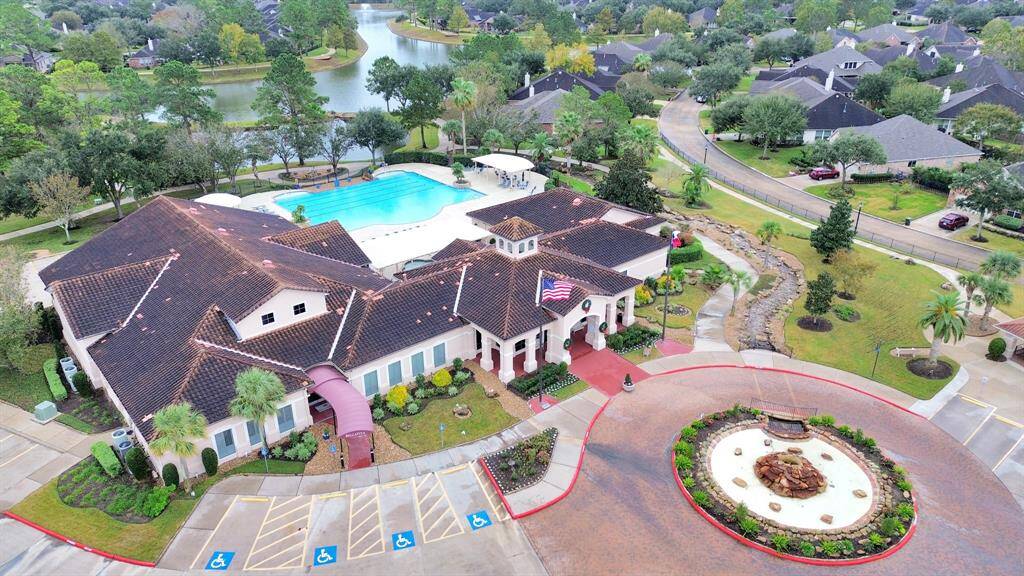 Discover a stunning community center featuring a large pool, lush greenery, and a scenic lake. Enjoy a well-maintained, family-friendly environment surrounded by charming homes.