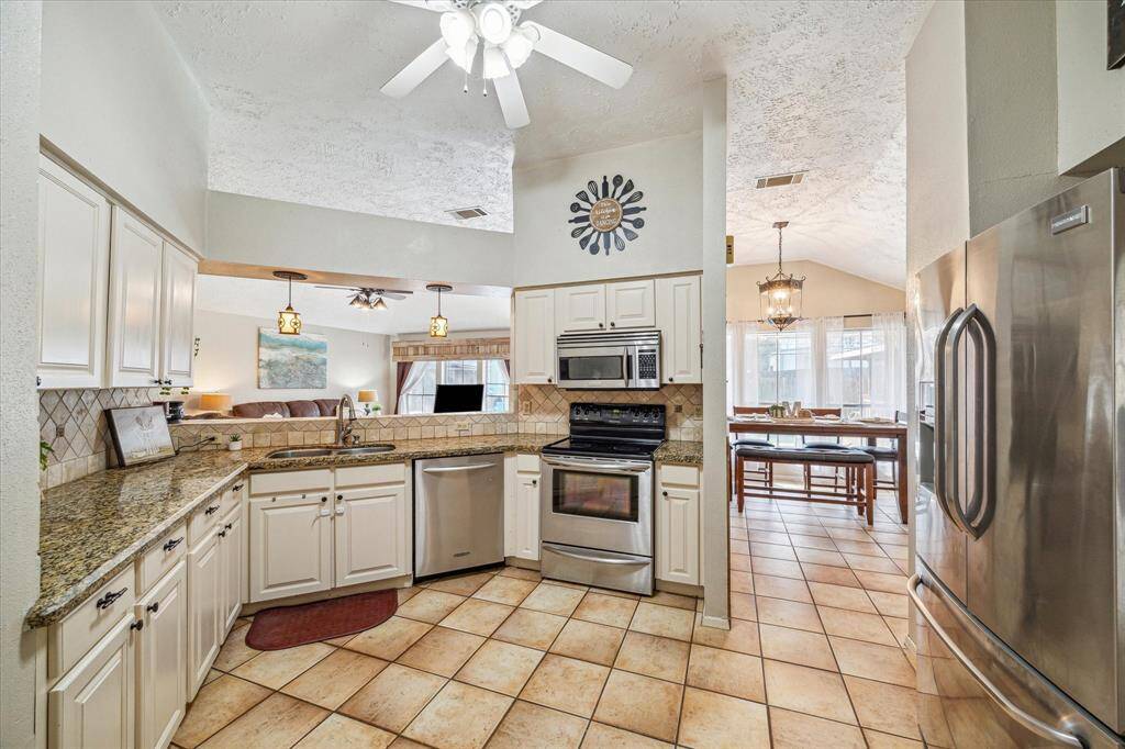 Spacious kitchen