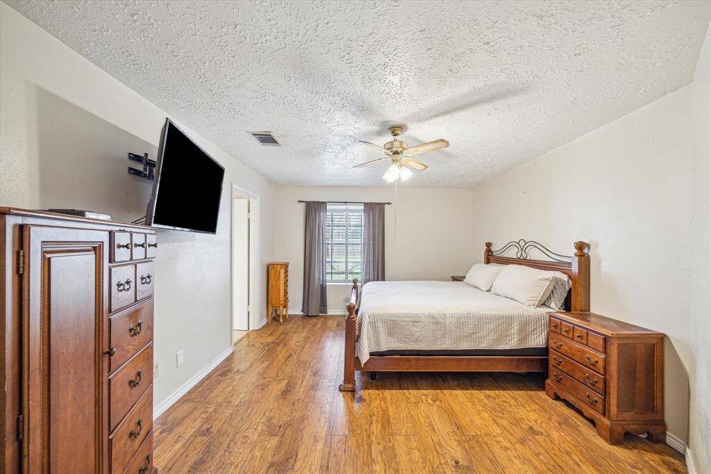 Enjoy retreating to your primary bedroom.