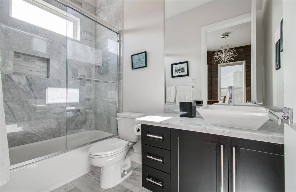 Ensuite bathroom off the secondary bedroom on the 3rd floor.