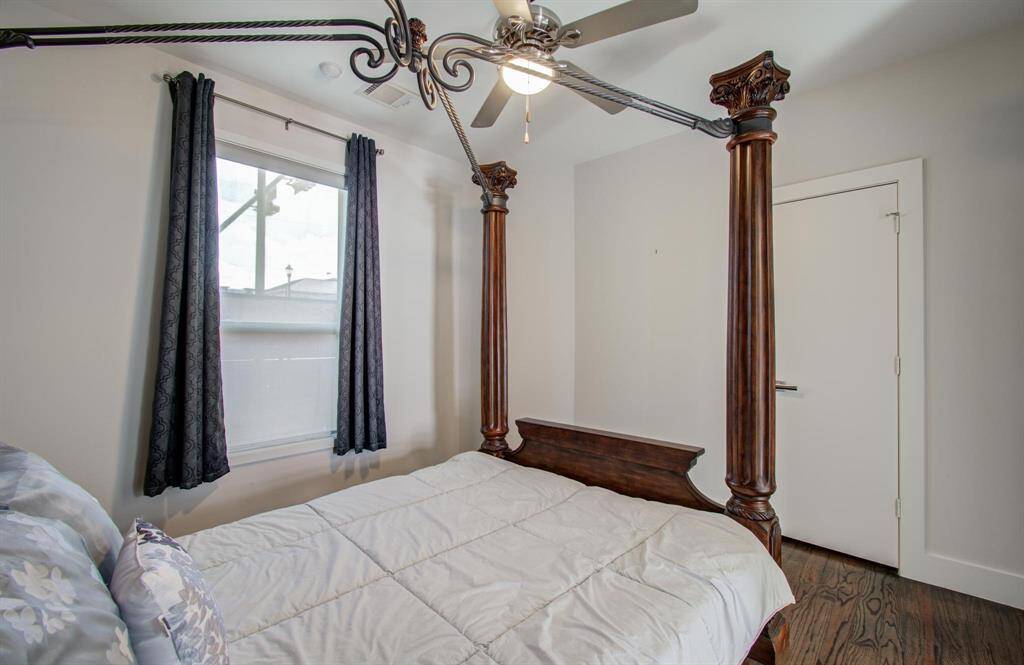 Large secondary bedroom on the 1st floor with an ensuite bathroom.