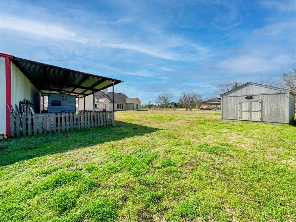 Barn/Garage/Guest House.