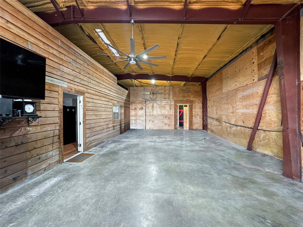 Barn/Garage/Guest House.