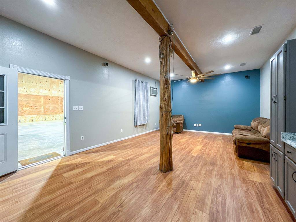 Barn/Garage/Guest House.