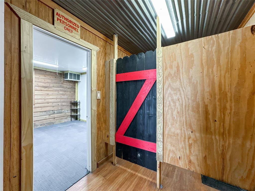 Barn/Garage/Guest House.