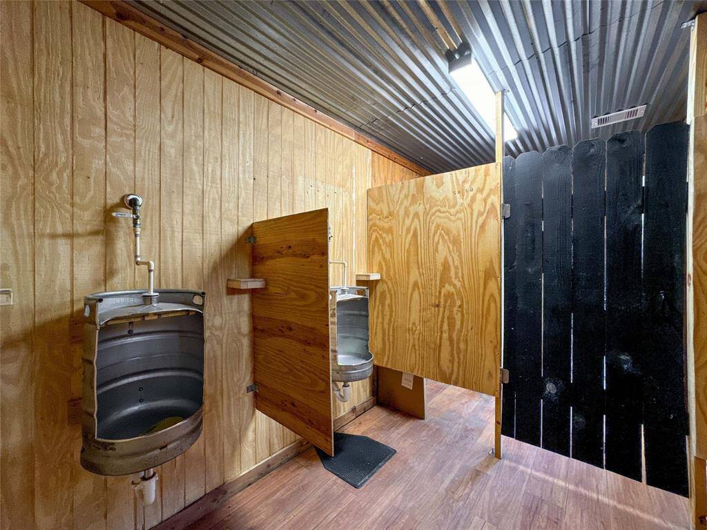 Barn/Garage/Guest House.